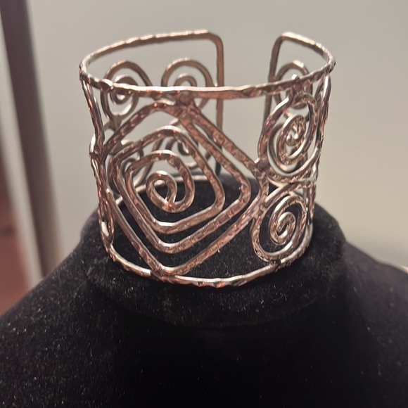 Br24. Silver colored cuff bracelet. - Picture 4 of 5